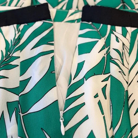 Elegant Talbots Pleated Tropical Leaf Print Skirt Green White 16 - Picture 3 of 7